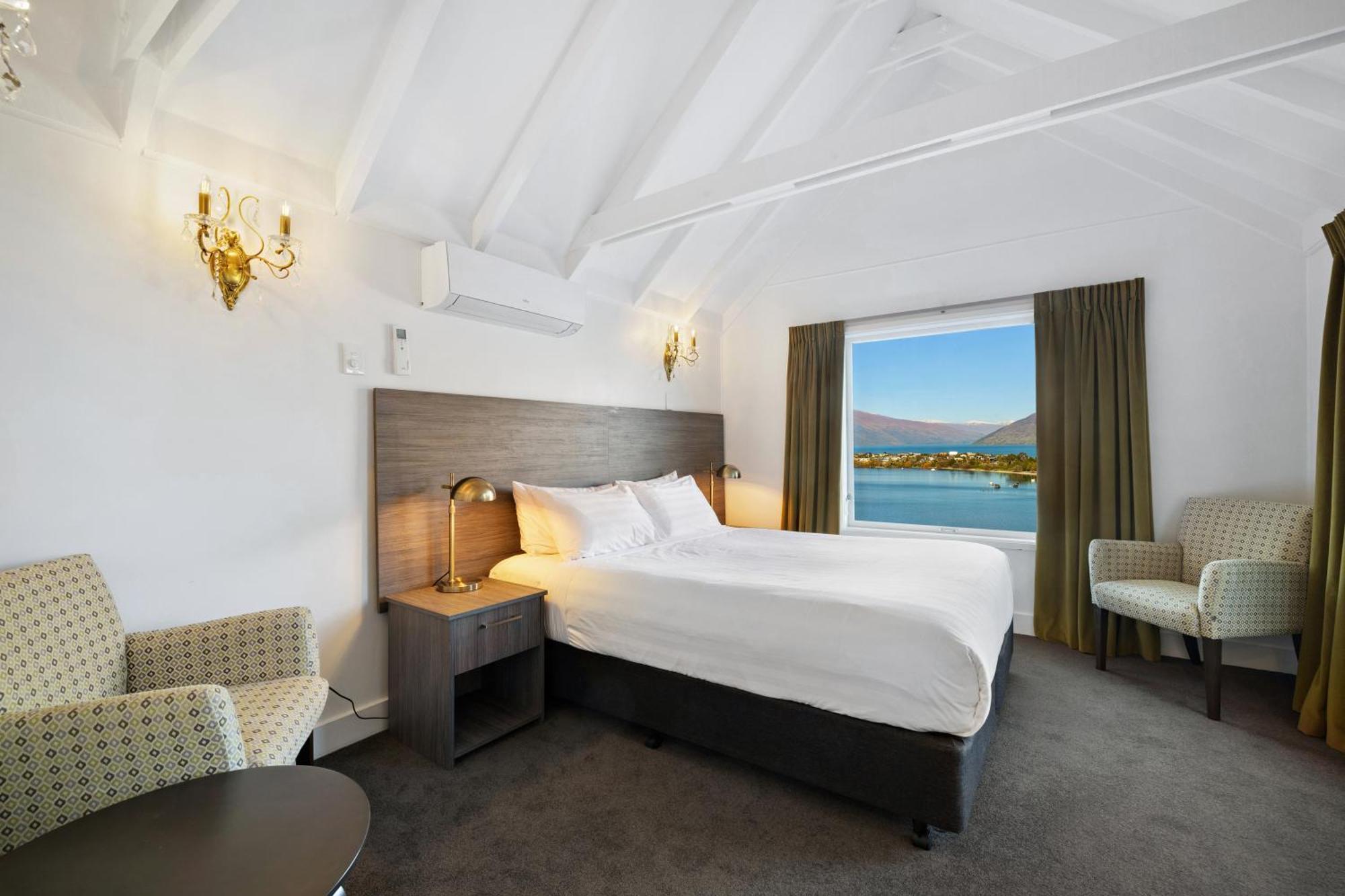 Lakeview Colonial 3*