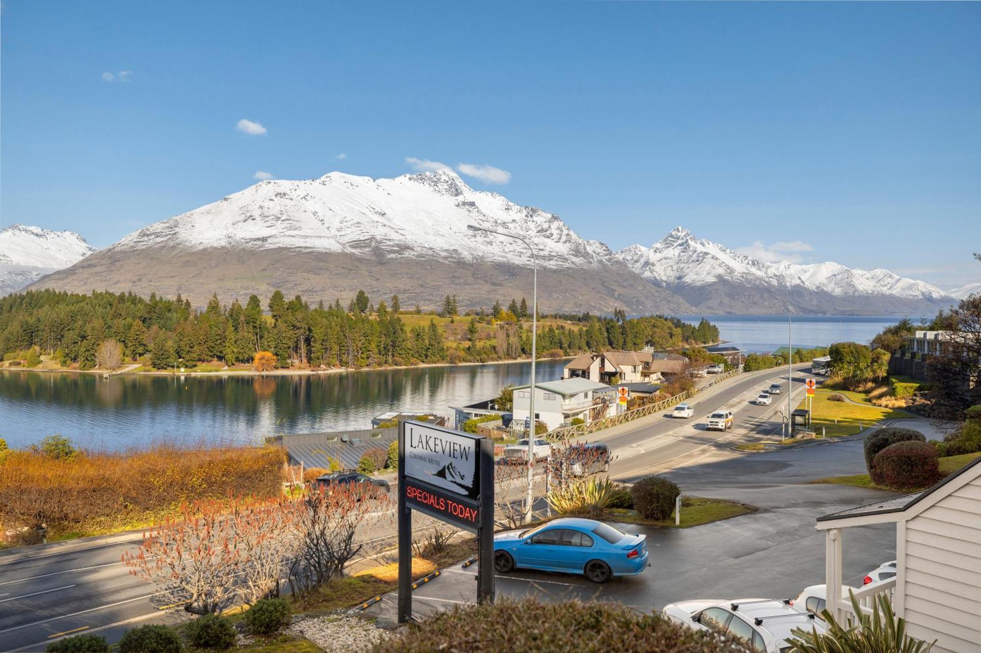 Lakeview Colonial Motel